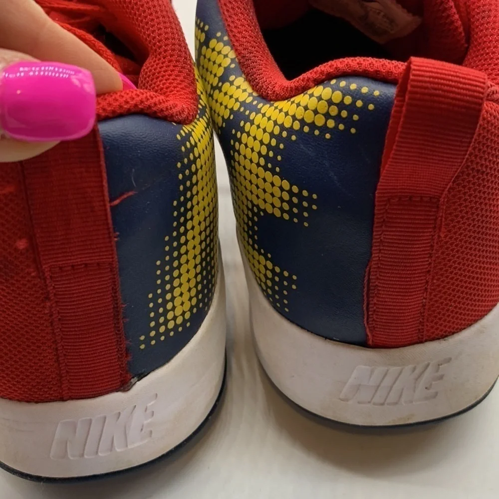Nike Team Hustle Wuick Red Yellow Blue Sneaker Sz 7. NK0237